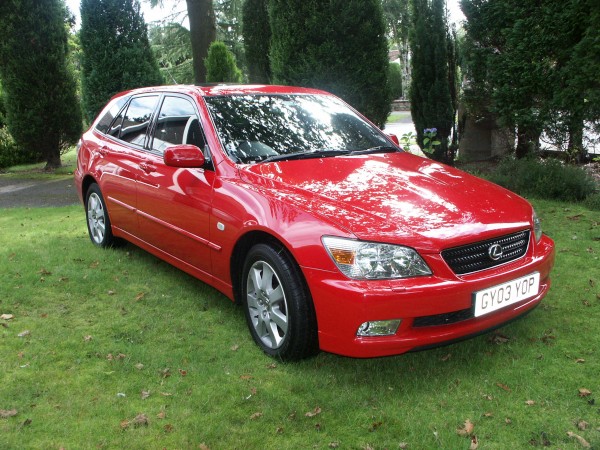 Lexus IS200 SportCross Front