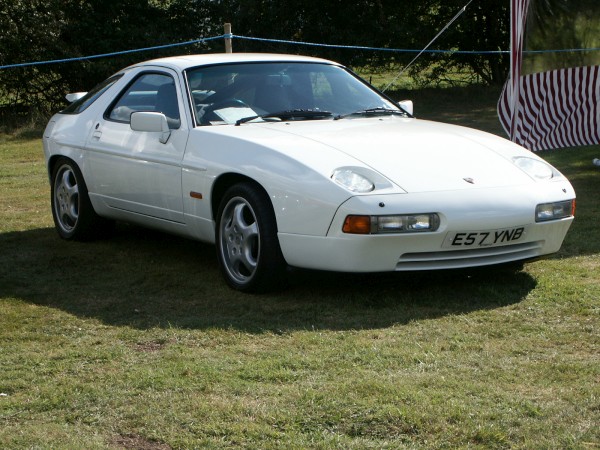 Porsche 928