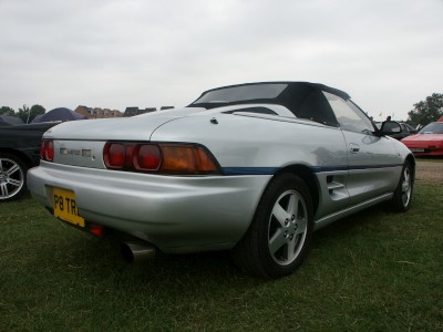 Toyota MR2 Spider: click to zoom picture.