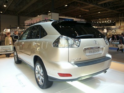 Lexus RX400h Rear: click to zoom picture.