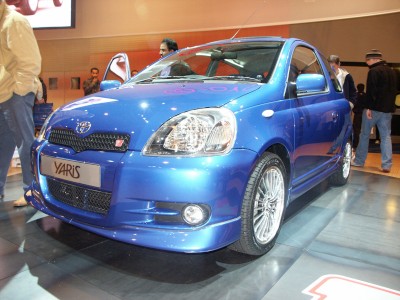 Toyota Yaris Blue: click to zoom picture.