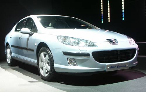 Peugeot 407 sporting the new Peugeot corporate look.